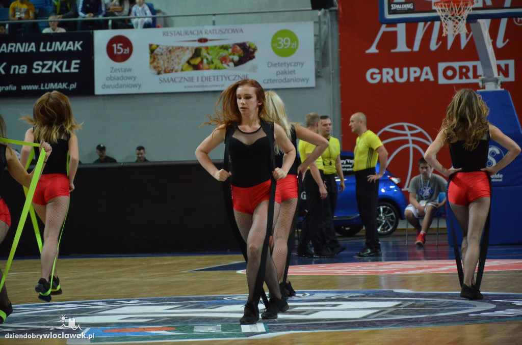 Anwil Dance Team na meczu ze Startem