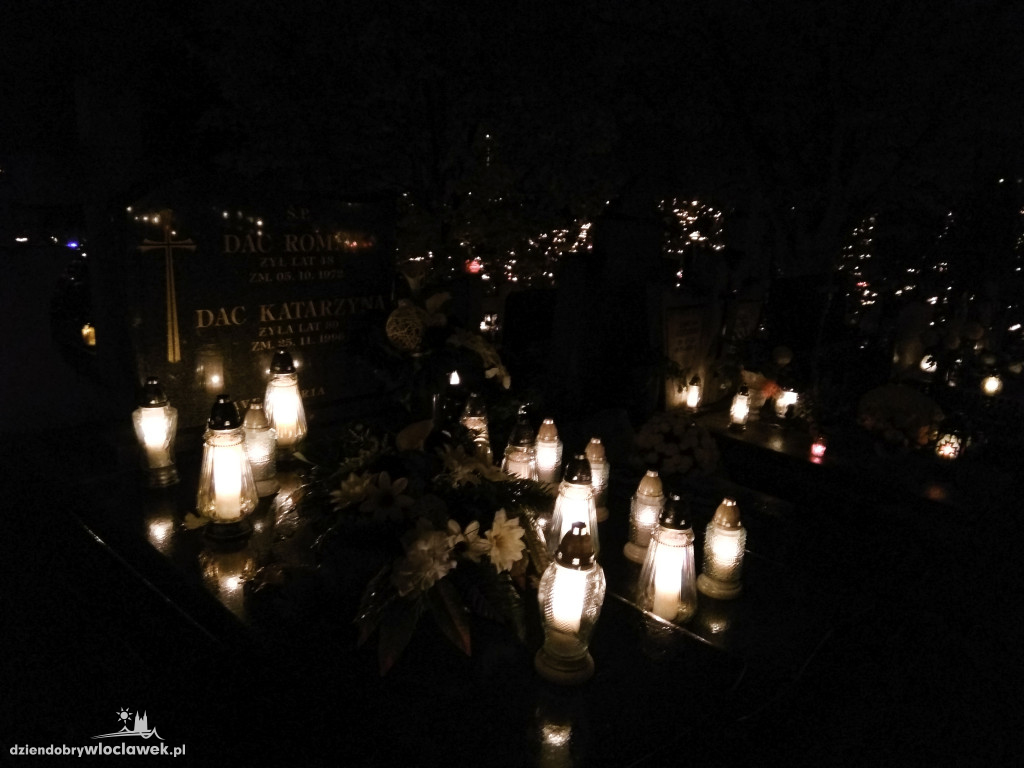 Wszystkich Świętych nocą