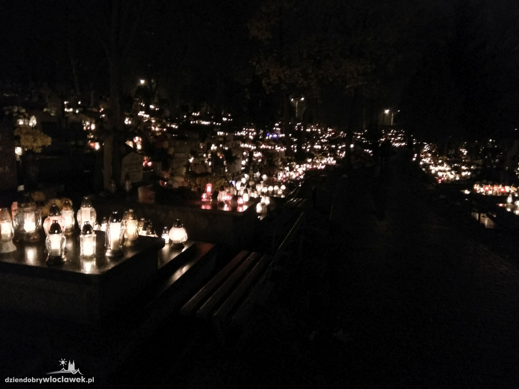 Wszystkich Świętych nocą
