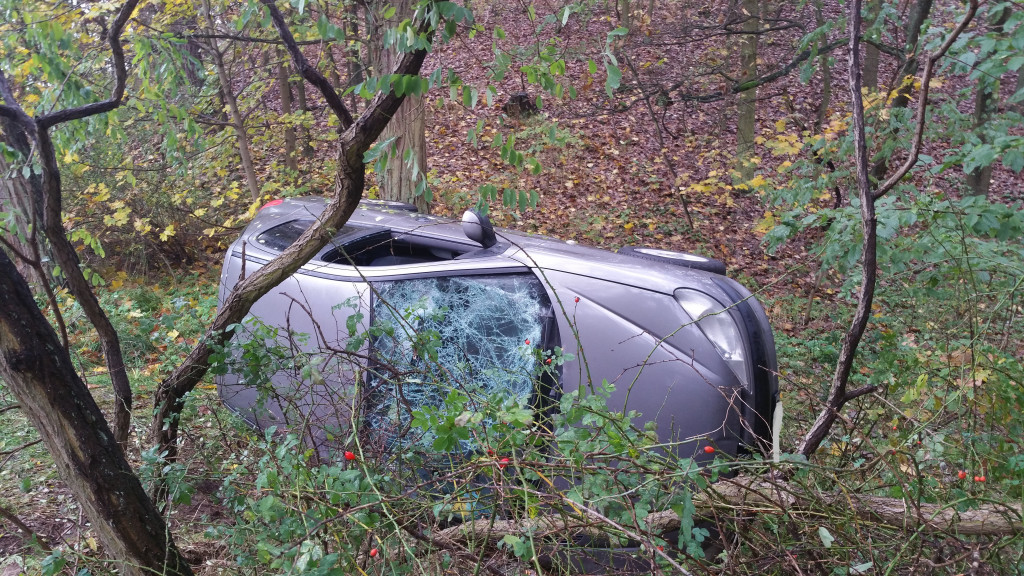 Auto osobowe dachowało na Lipnowskiej