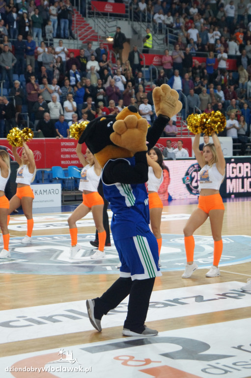 Anwil Dance Team na meczu z Legią