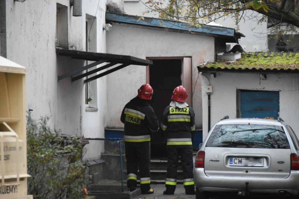 3 zastępy strażaków w akcji w centrum
