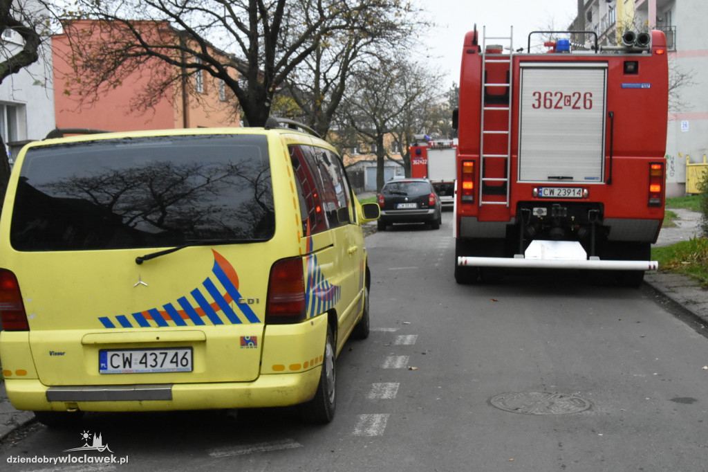 3 zastępy strażaków w akcji w centrum