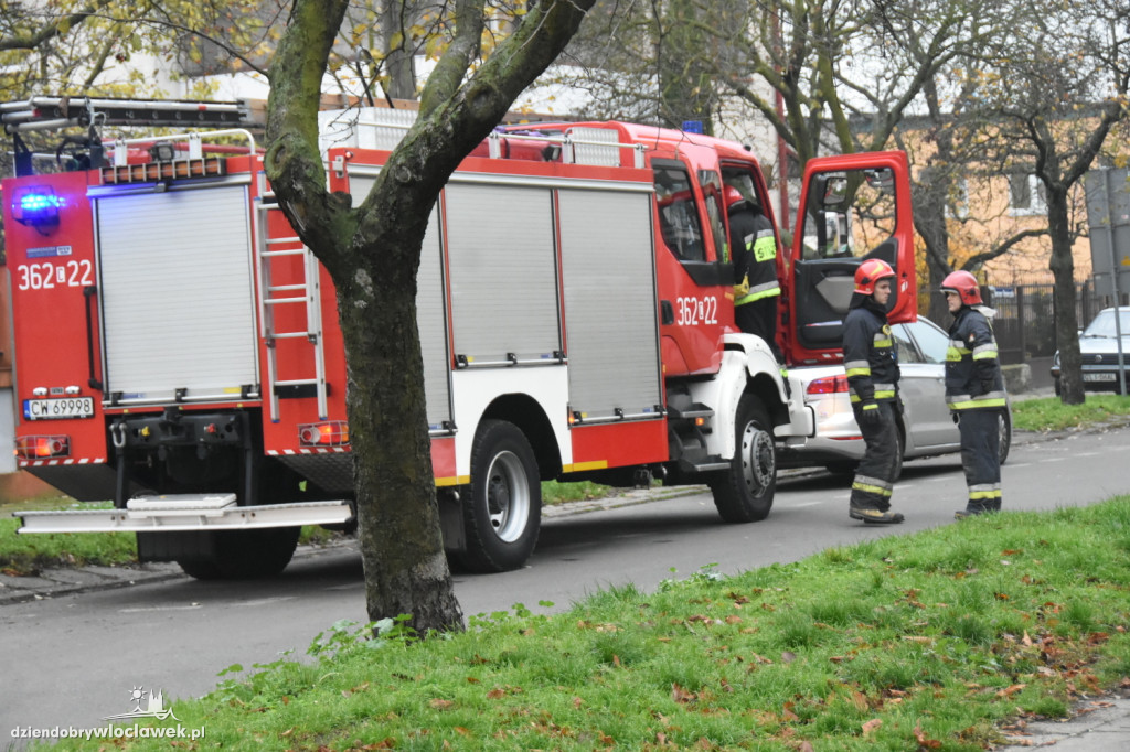 3 zastępy strażaków w akcji w centrum