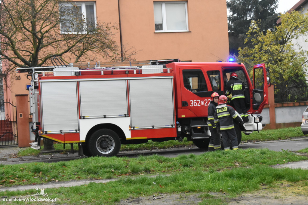 3 zastępy strażaków w akcji w centrum