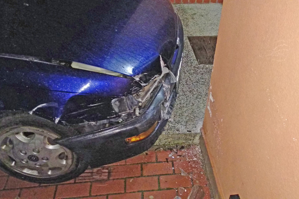 18-latek uszkodził 3 samochody