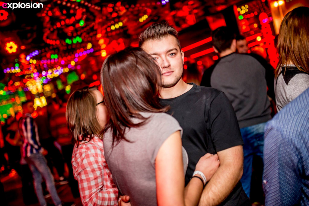 Piękni i Młodzi w klubie Explosion