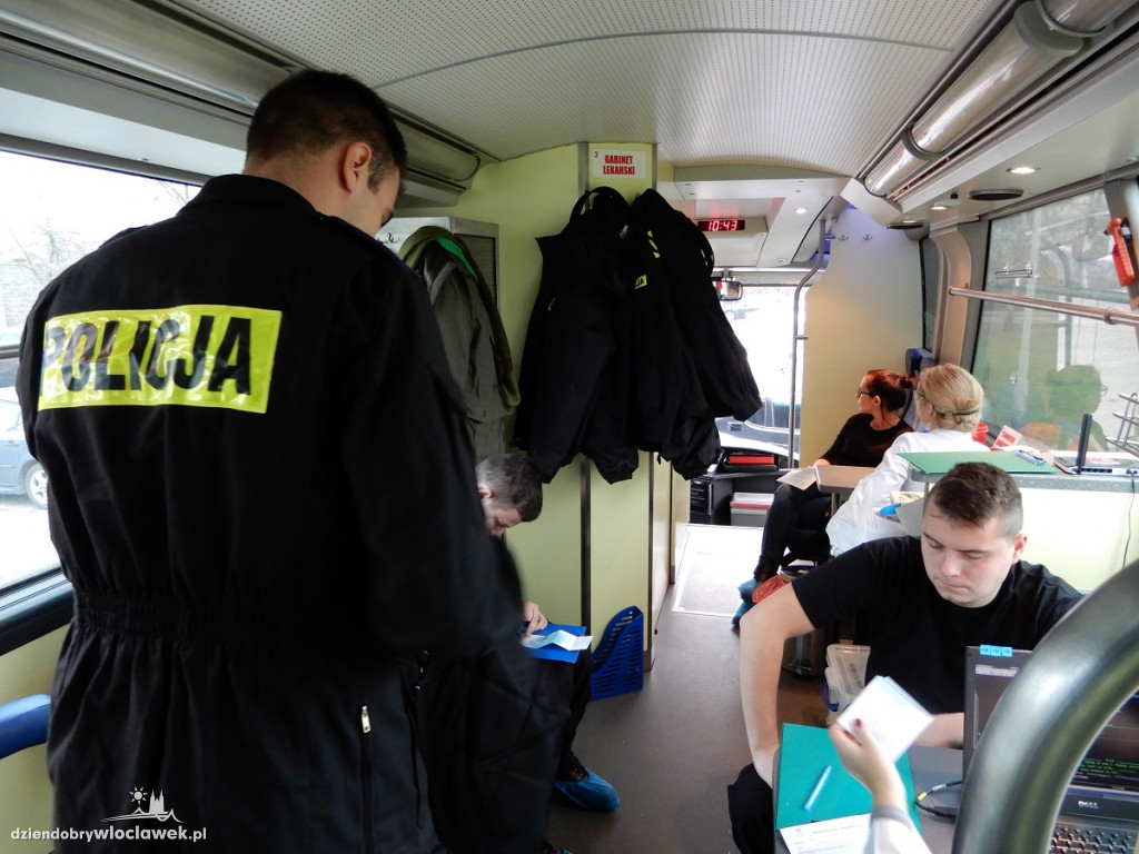 Policjanci oddawali krew