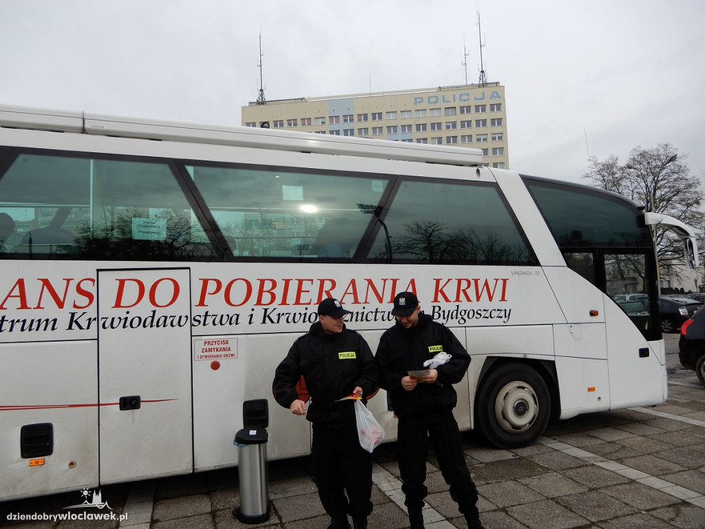 Policjanci oddawali krew