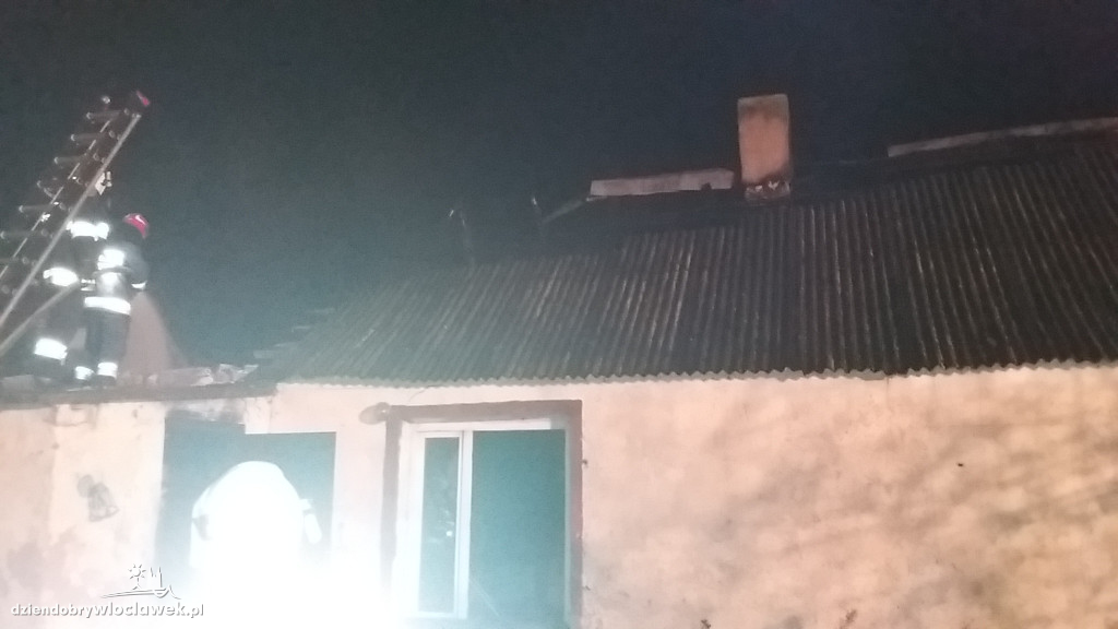 Nocny pożar domu jednorodzinnego