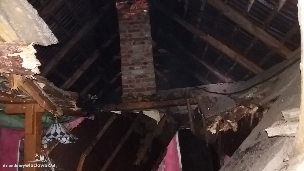 Nocny pożar domu jednorodzinnego