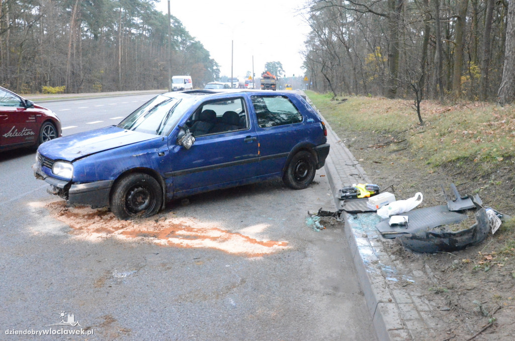 Golf dachował naprzeciwko ZSS