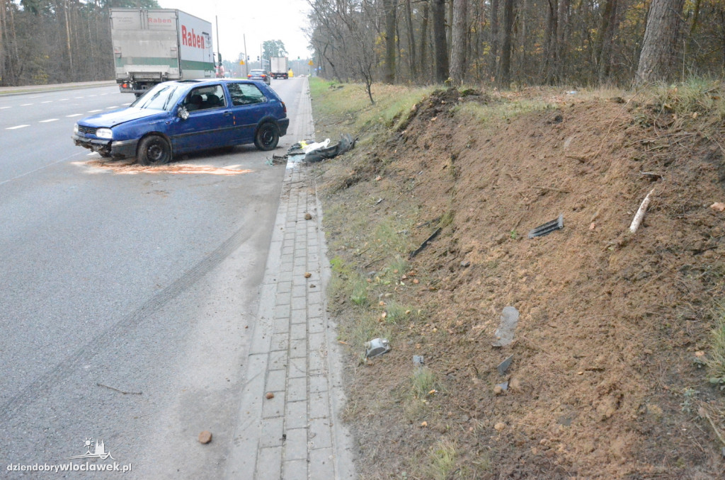 Golf dachował naprzeciwko ZSS
