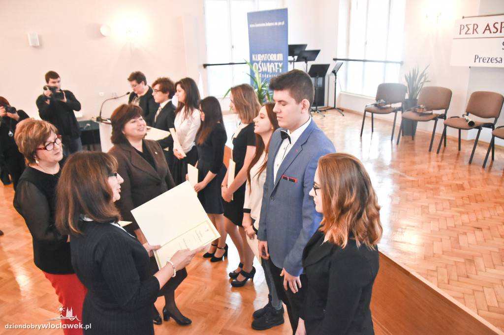 Rządowe stypendia przyznane