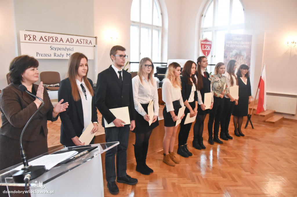 Rządowe stypendia przyznane