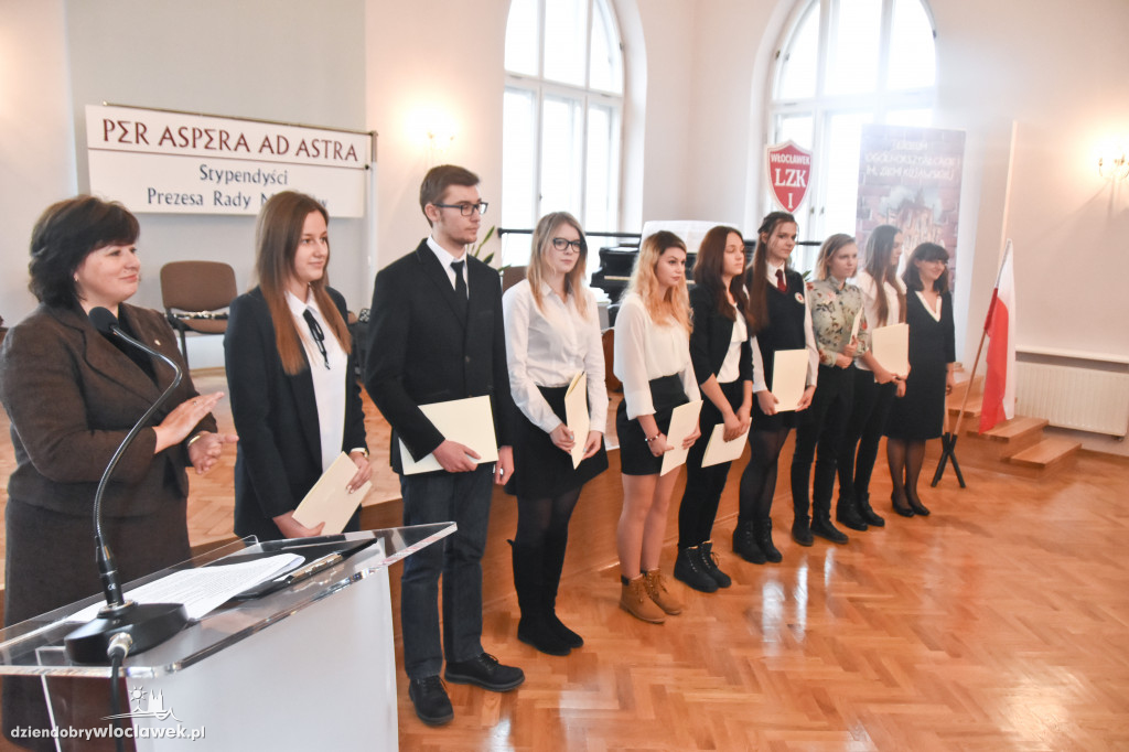 Rządowe stypendia przyznane