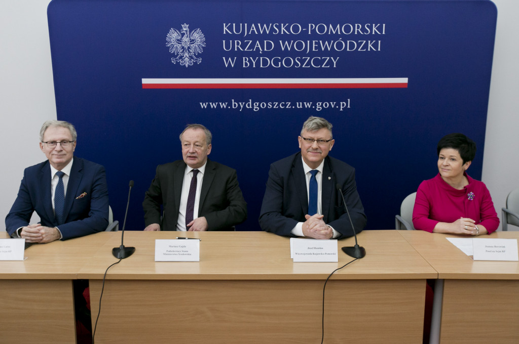 Wiceminister i samorządowcy o tamie
