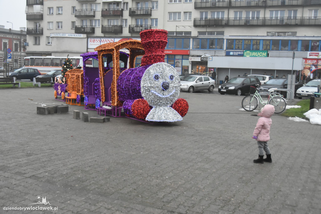 Pl. Wolności stroi się na święta