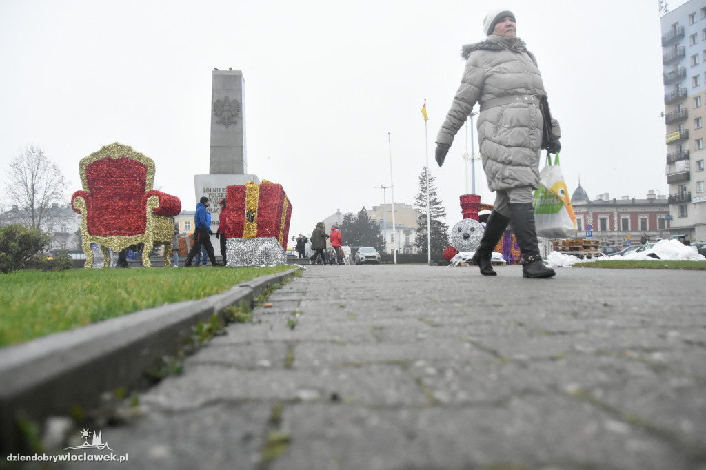 Pl. Wolności stroi się na święta