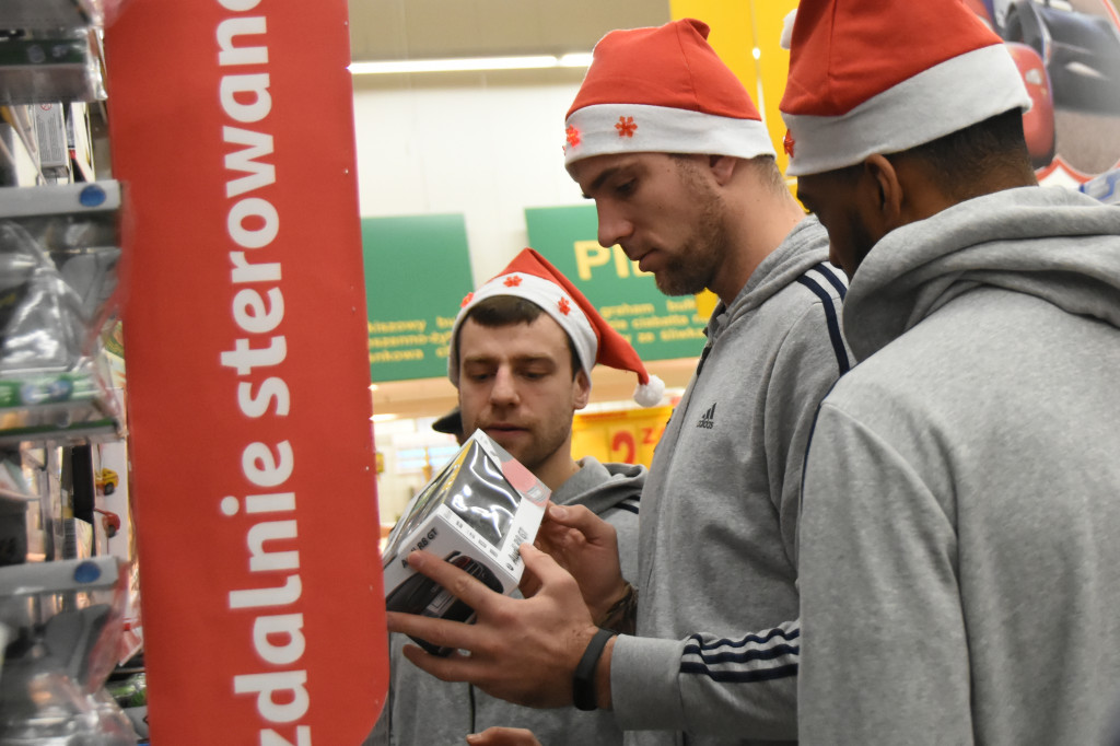 Anwil zrobił Szlachetną Paczkę