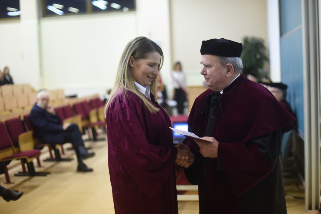 Absolwenci KSW odebrali dyplomy