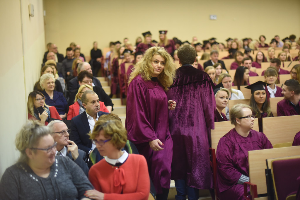 Absolwenci KSW odebrali dyplomy
