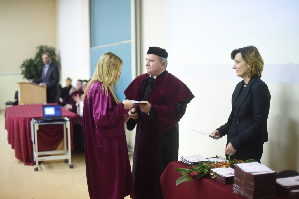 Absolwenci KSW odebrali dyplomy