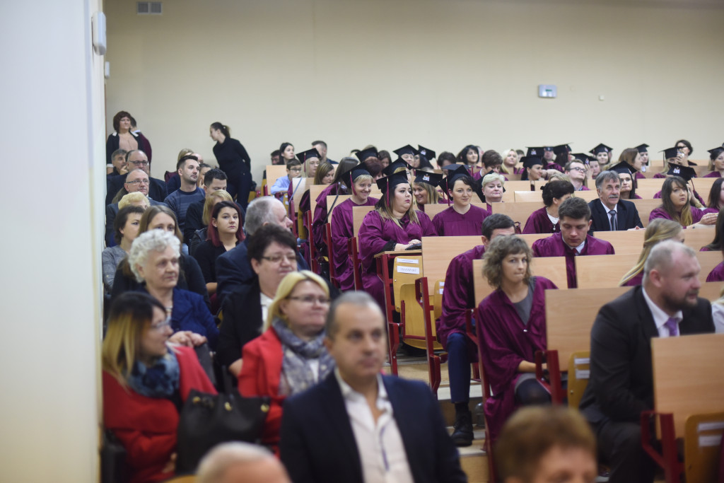 Absolwenci KSW odebrali dyplomy