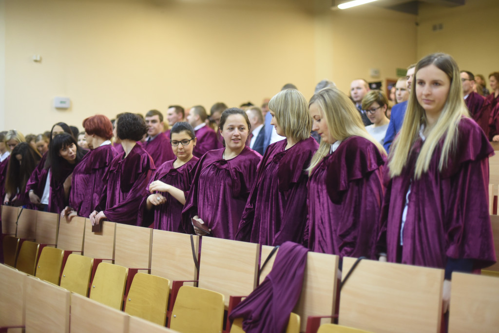 Absolwenci KSW odebrali dyplomy