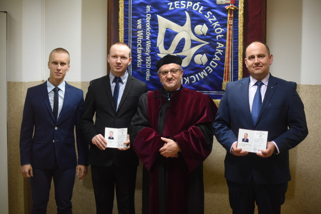 Absolwenci KSW odebrali dyplomy