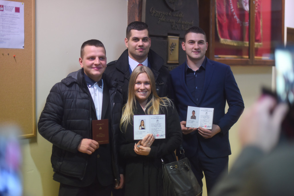 Absolwenci KSW odebrali dyplomy