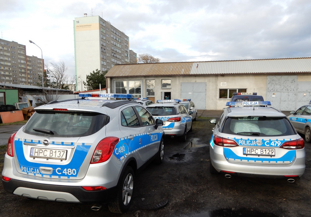Policjanci dostali nowe radiowozy
