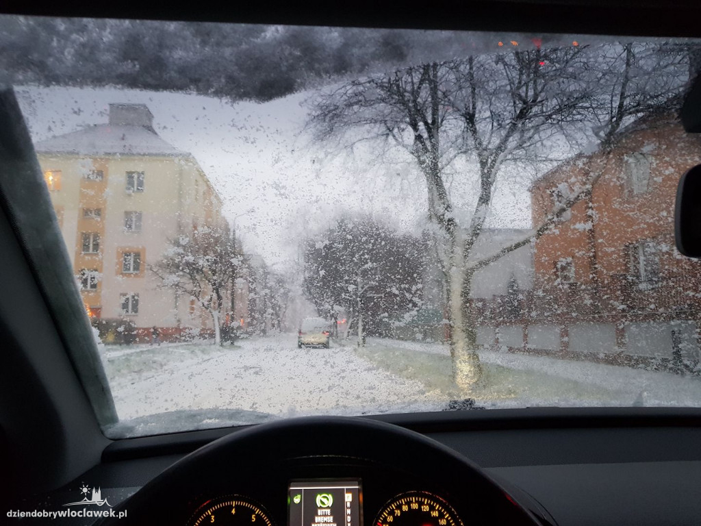 Niebezpieczny poranek na drogach