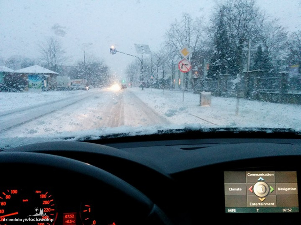 Niebezpieczny poranek na drogach