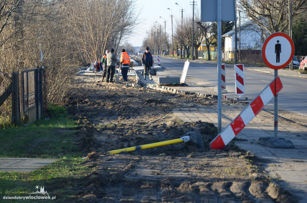 Budowa chodnika na ulicy Płockiej