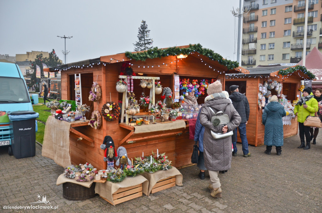 Świąteczny jarmark na placu Wolności