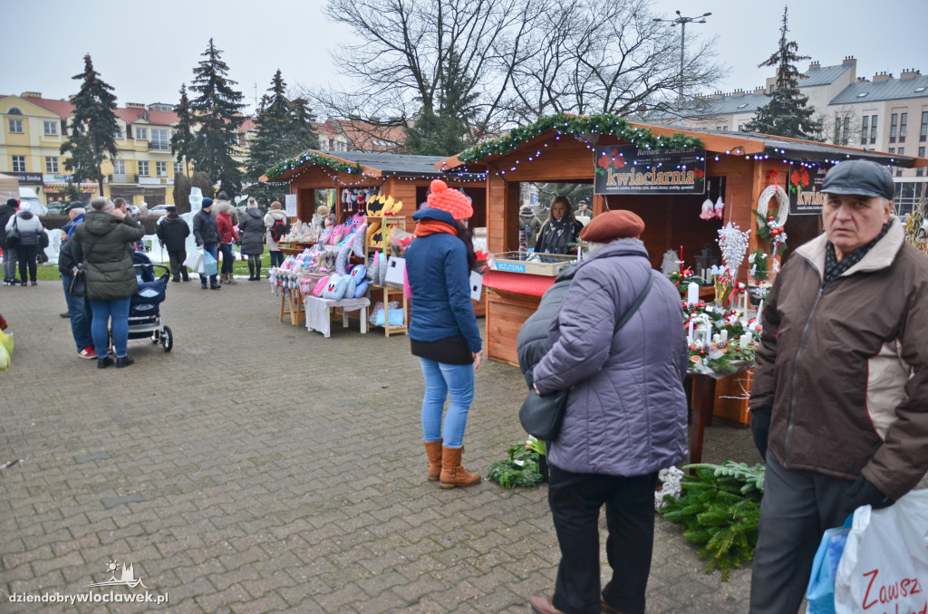 Świąteczny jarmark na placu Wolności