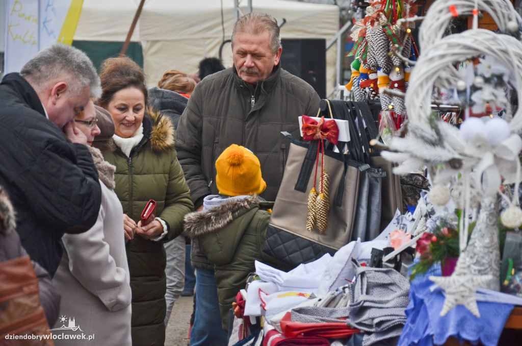 Świąteczny jarmark na placu Wolności