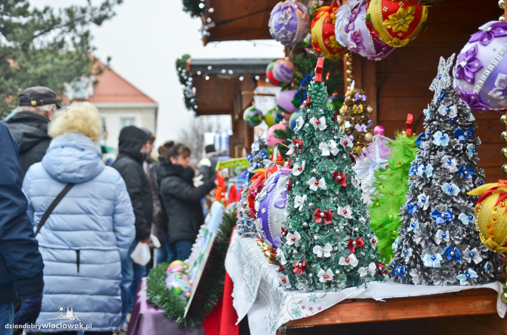 Świąteczny jarmark na placu Wolności