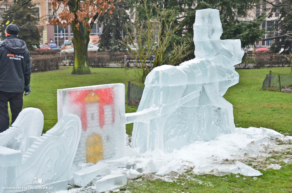 Świąteczny jarmark na placu Wolności