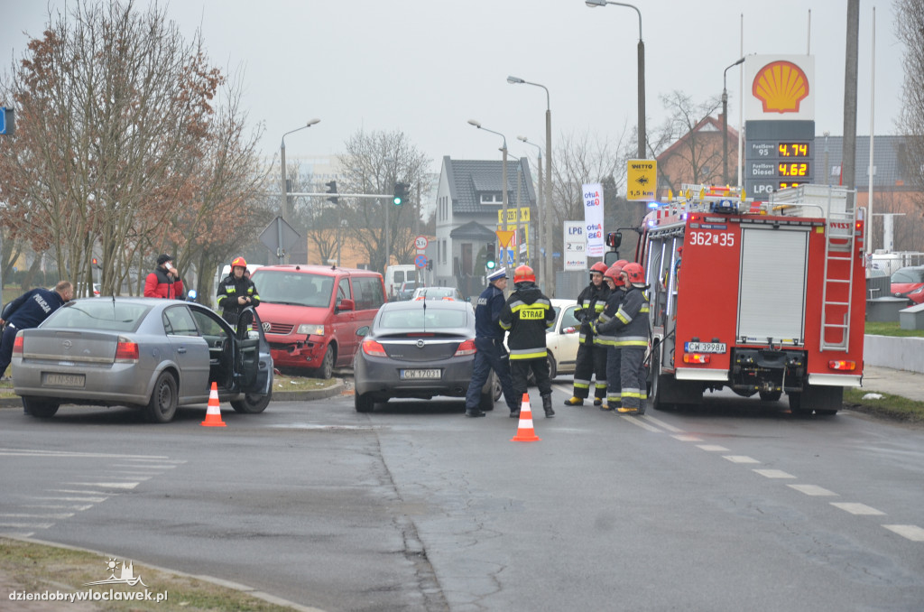 Kolizja dwóch aut na ul. Okrężnej