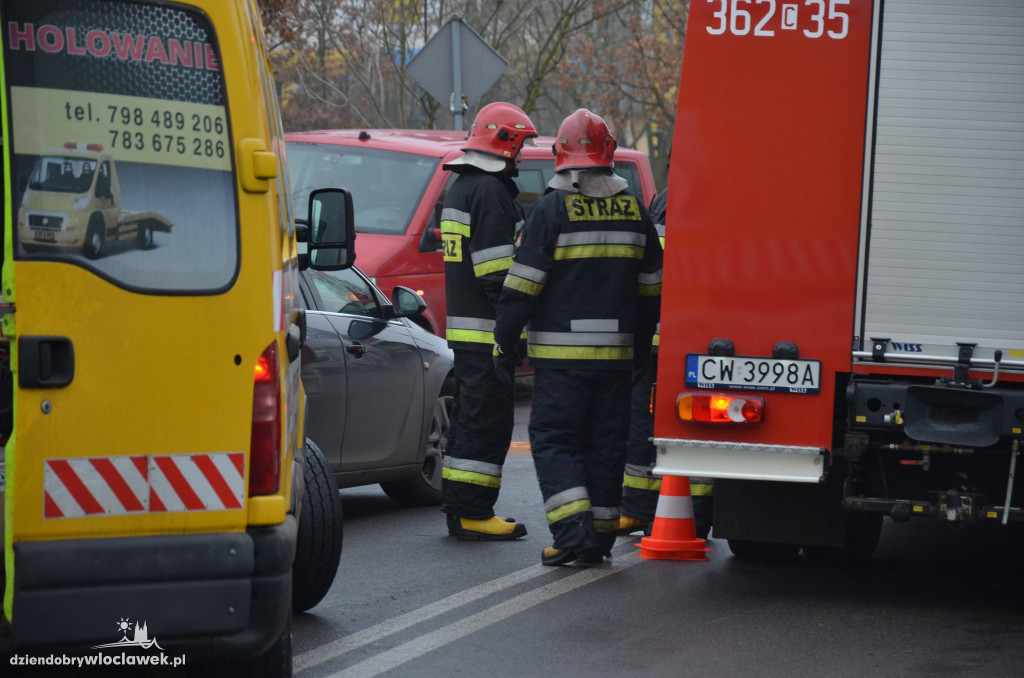 Kolizja dwóch aut na ul. Okrężnej