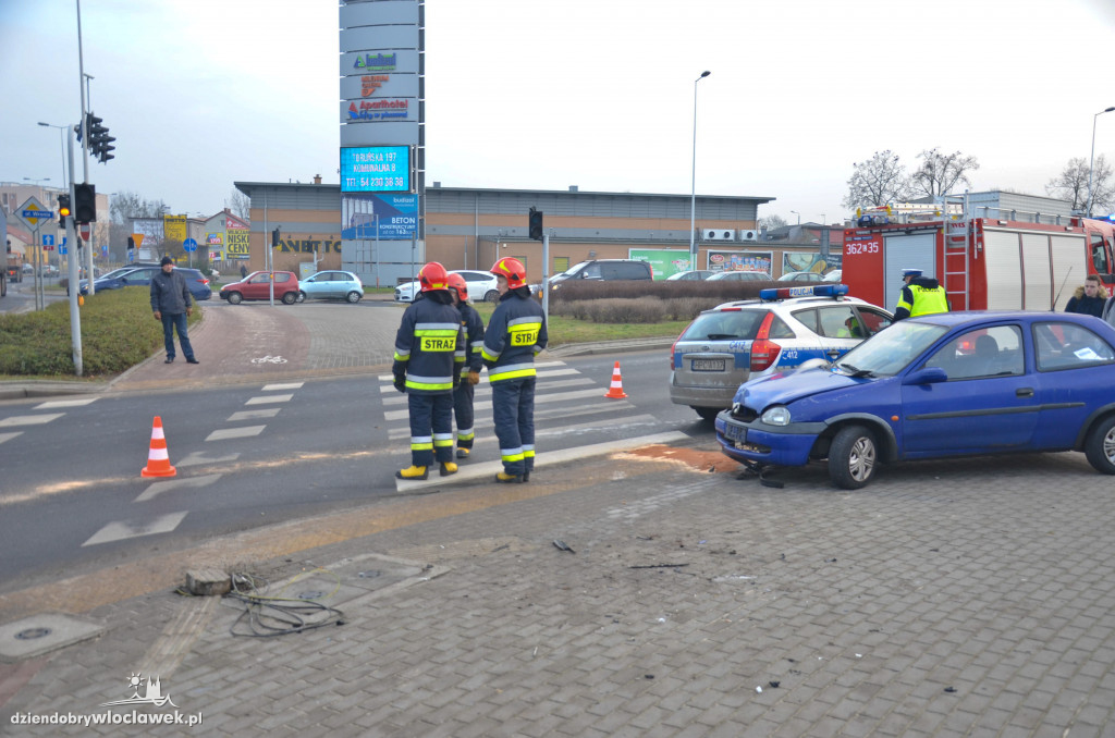 Opel corsa wjechał w przechodniów