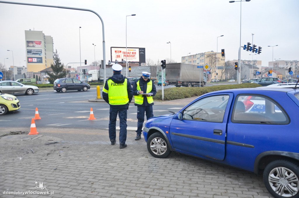 Opel corsa wjechał w przechodniów