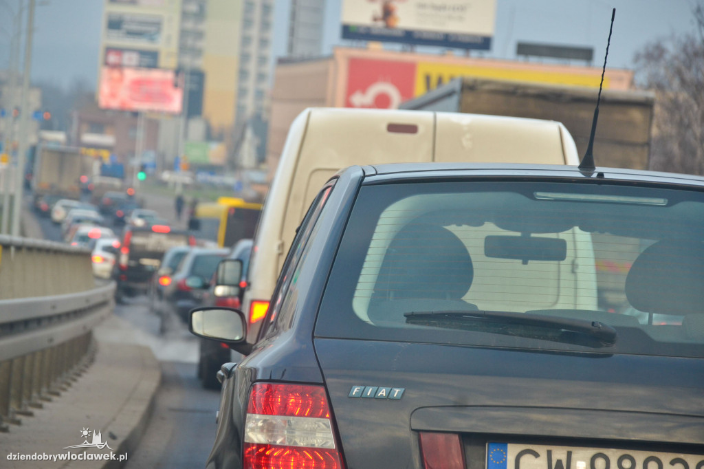 Opel corsa wjechał w przechodniów
