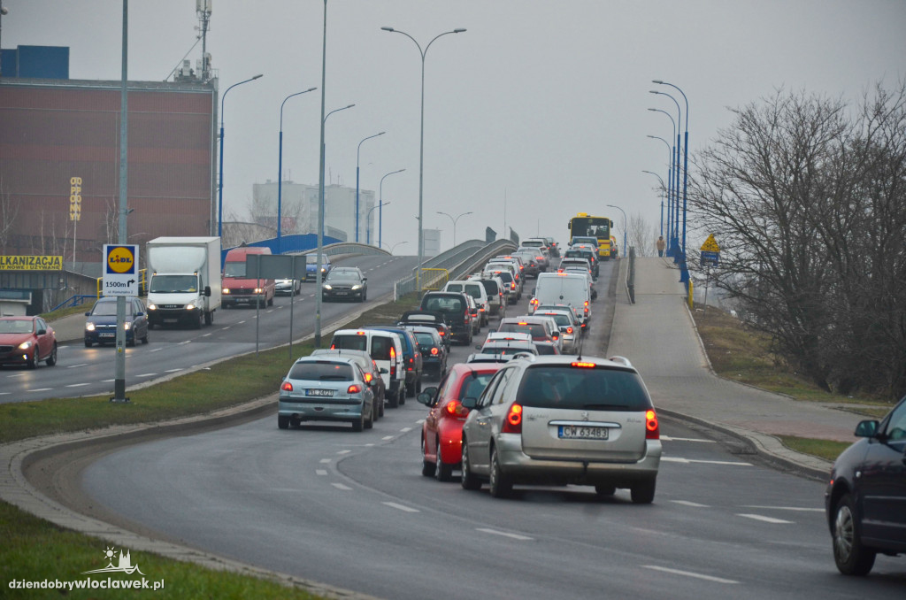 Opel corsa wjechał w przechodniów