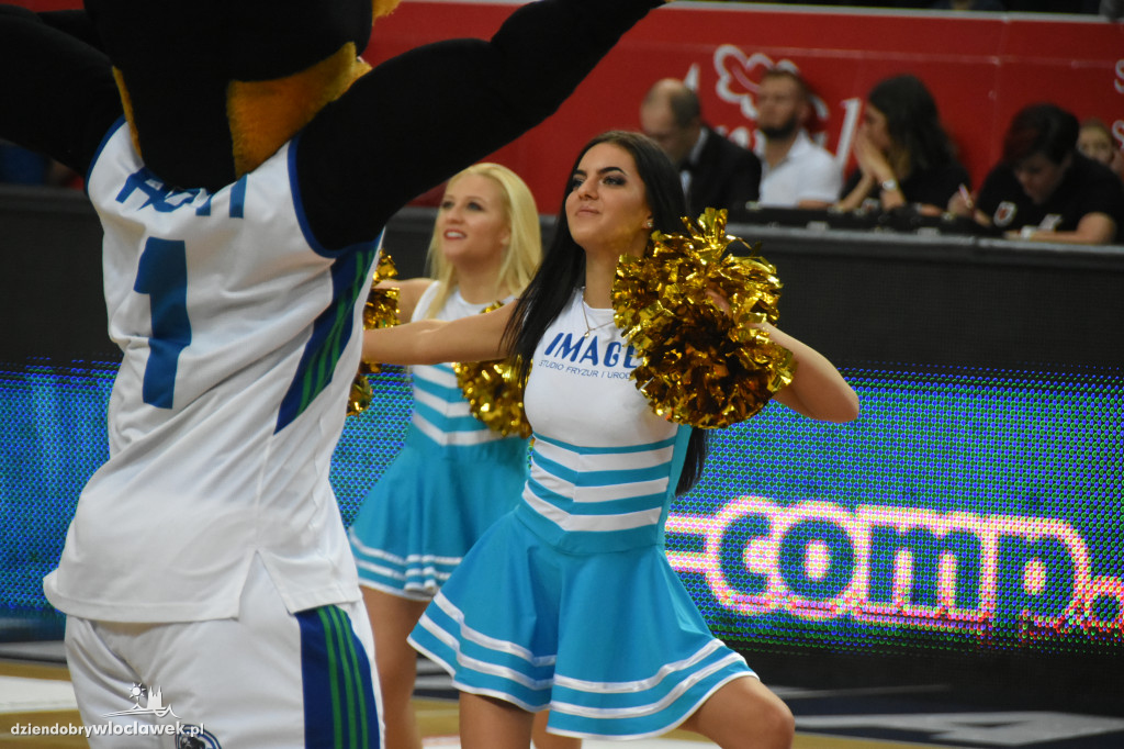 Anwil Dance Team na meczu z Treflem