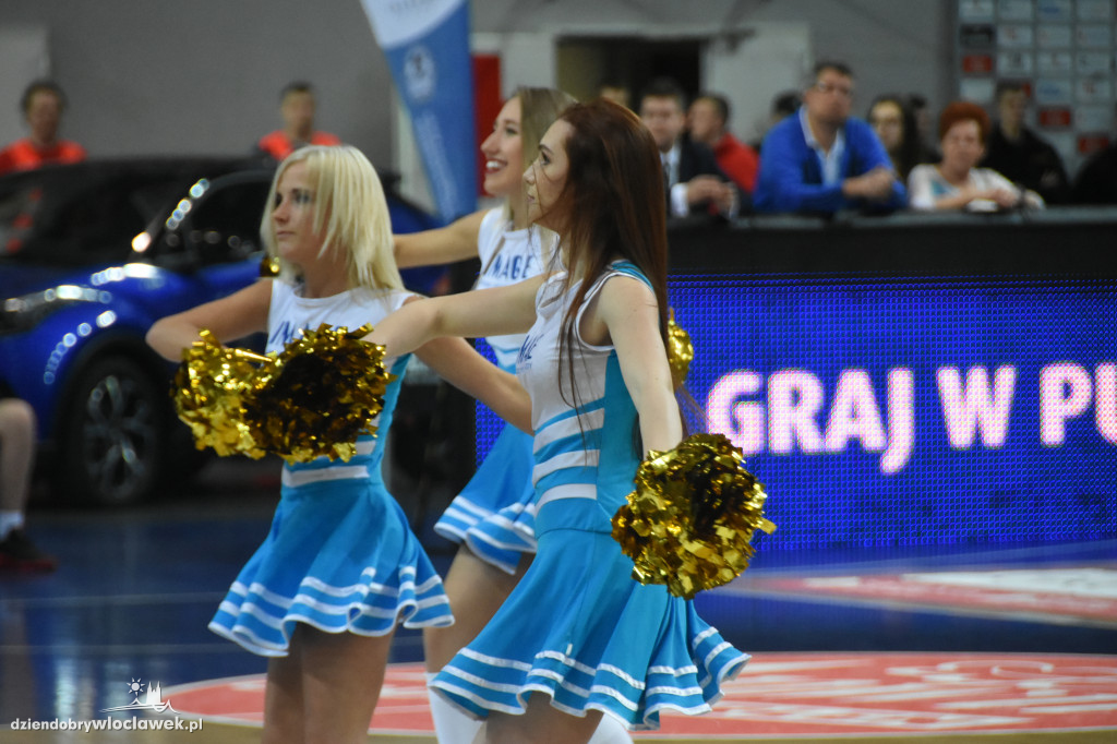 Anwil Dance Team na meczu z Treflem