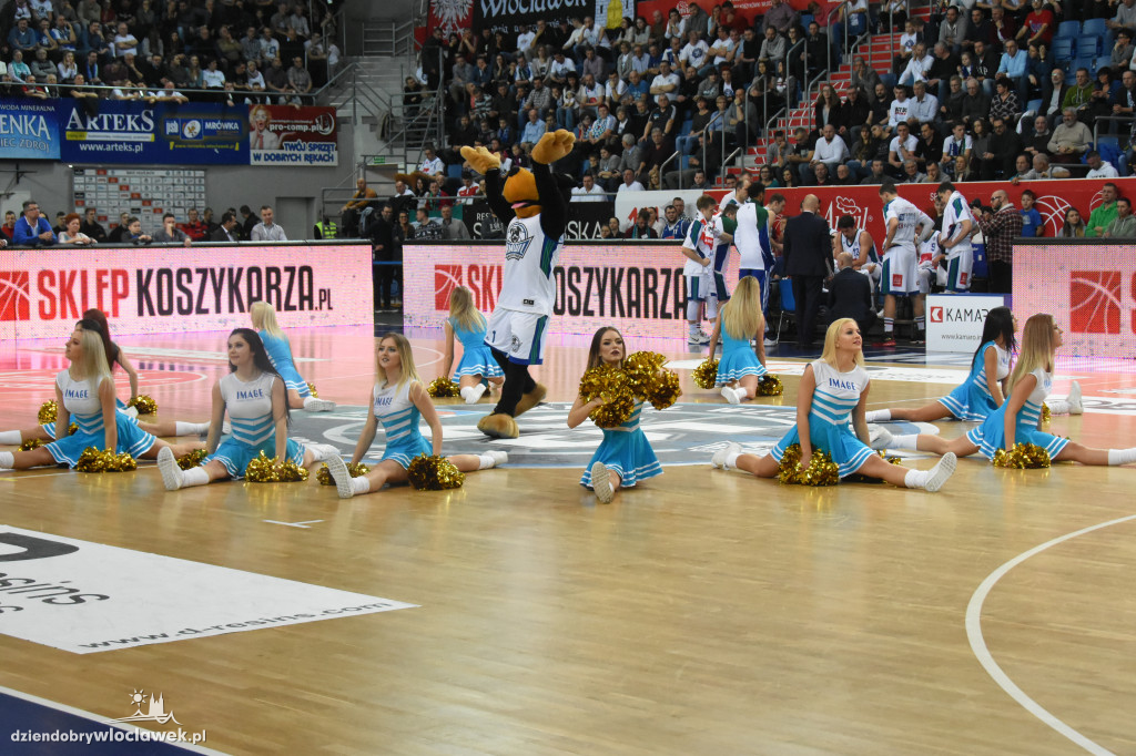 Anwil Dance Team na meczu z Treflem