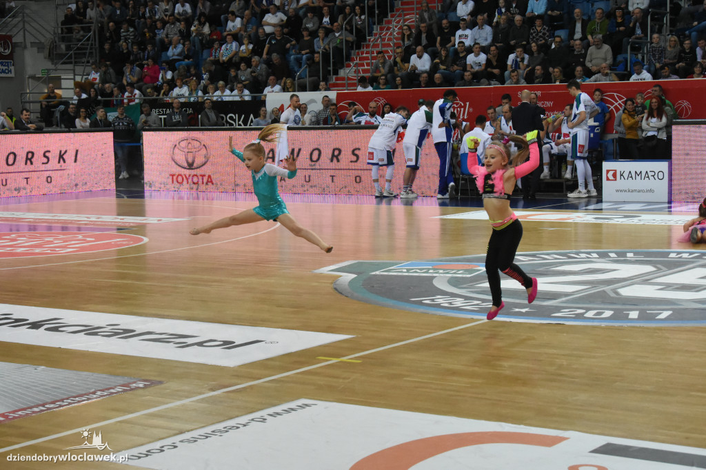 Anwil Dance Team na meczu z Treflem